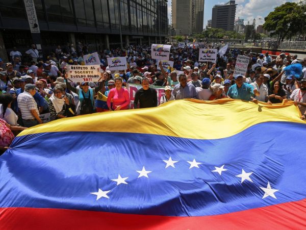 The US offers almost 500,00 Venezuelans legal status