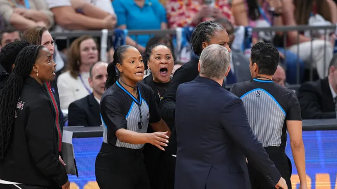 Tensions Flare Between UConn, South Carolina Coaches at Final Four